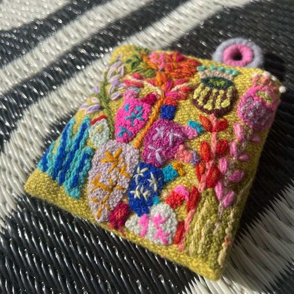 NWOT Fairtrade Noonday Collection - coin purse - Picture 1 of 2